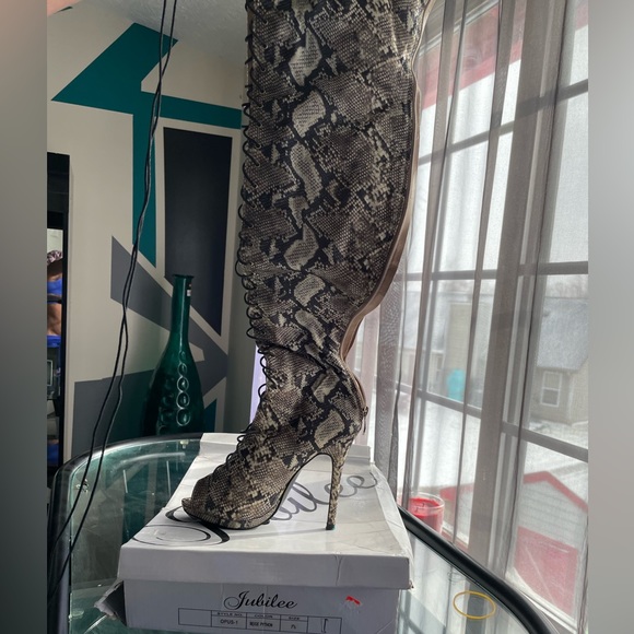 Jubilee thigh boot snake skin heel! - Picture 2 of 2